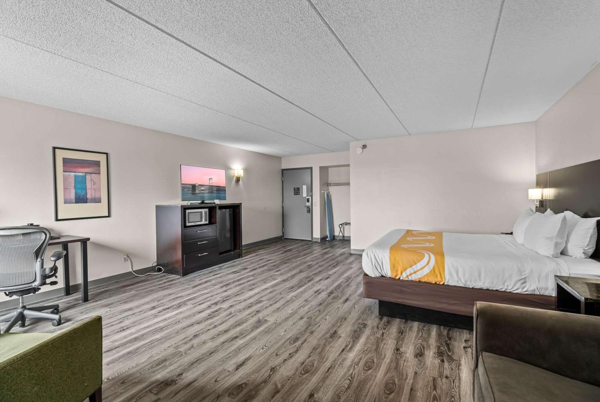 Quality Inn & Suites Mall Of America - Msp Airport Bloomington Exterior photo
